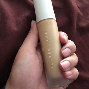 💃🏼One day sale Fenty foundation 200